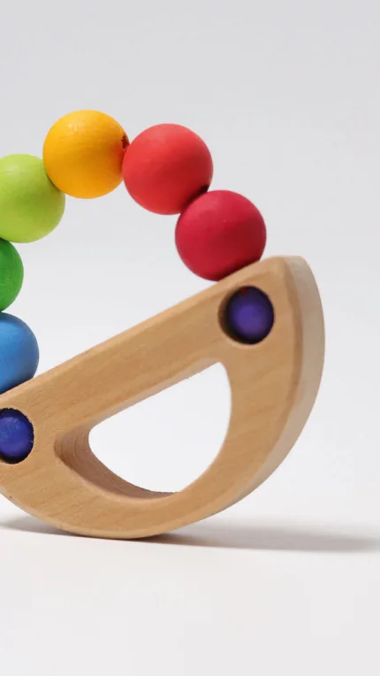 Grimm's houten rammelaar regenboog boot